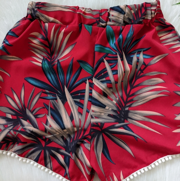 Red Tropical leaf print high waist shorts - Picture 4 of 4